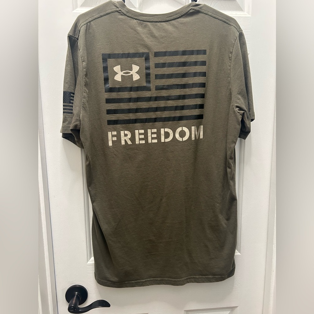 EUC men’s freedom under armour t shirt. Size large